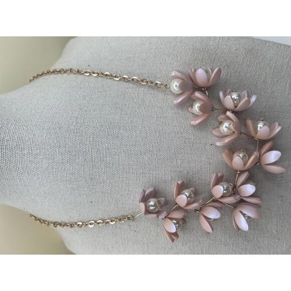Jewelry - Pink Floral Pearl Necklace with Gold Chain   C47